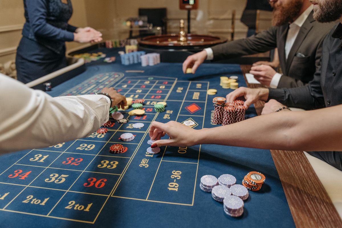 Slot machine screen with spinning symbols